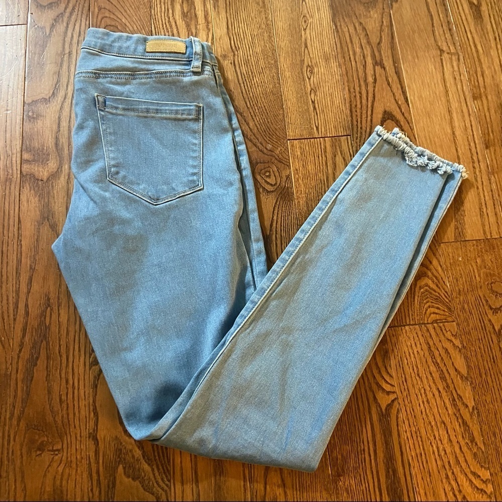 Blank NYC skinny distressed blue jeans in size 28